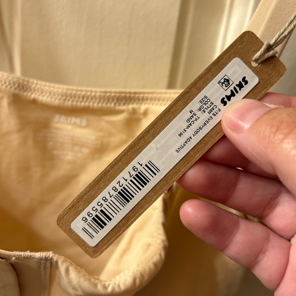 SKIMS  FITS EVERYBODY ADAPTIVE CAMI NWT - Picture 5 of 5